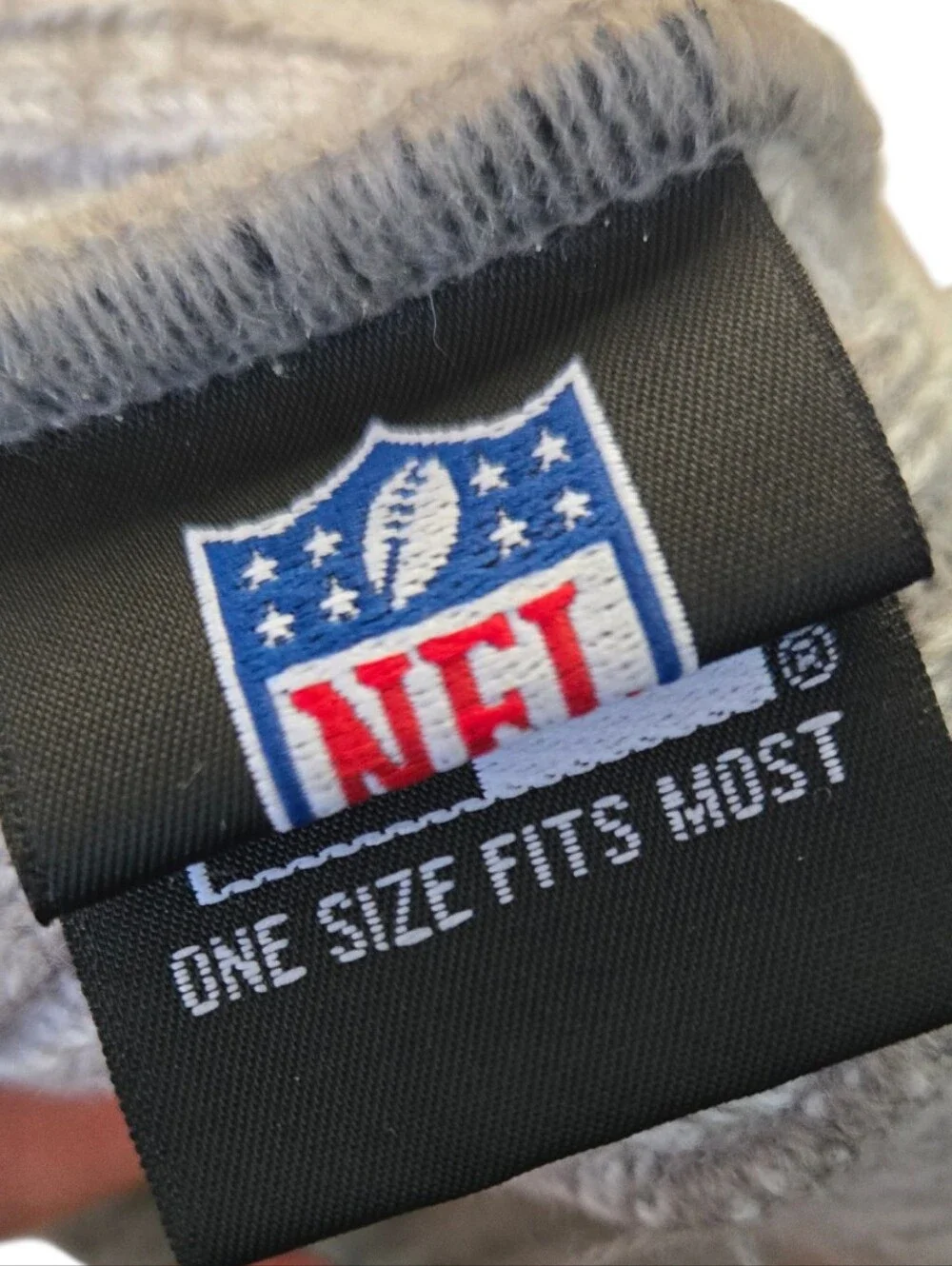 🏈 New Era Kansas City Chiefs Pom Beanie | Gray Red Black NFL Knit Winter Hat